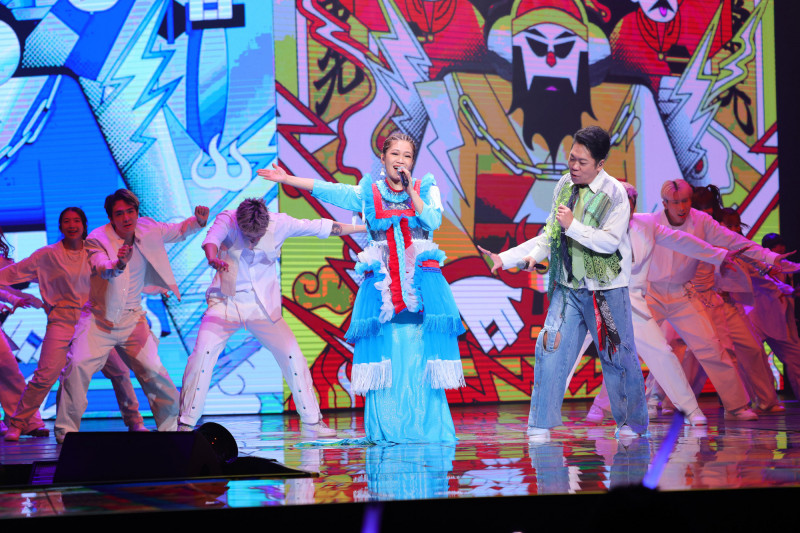 卜學亮、黃妃在《WE ARE》共演發行26週年的經典歌曲《子曰》。（文總提供）