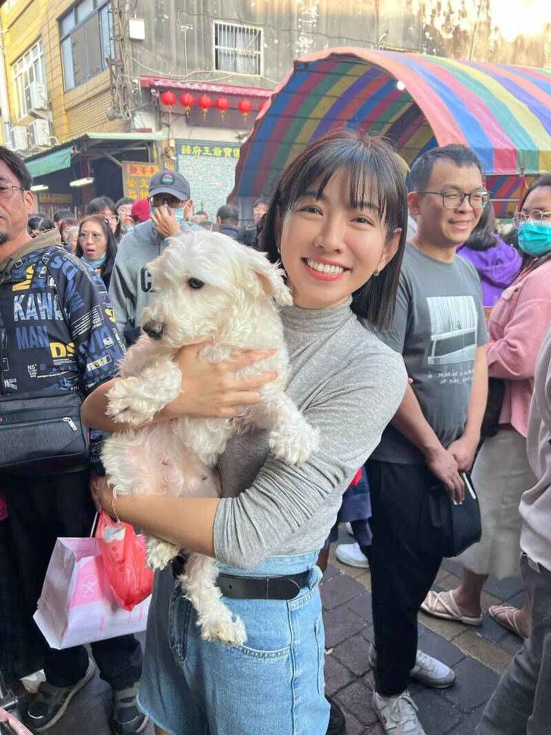 長期關注動保議題的女星米可白點名苗栗縣長鍾東錦氣憤開砲。（翻攝自臉書）