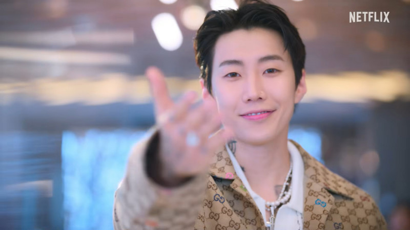 Jisoo的「訂閱男友」之一朴宰範。（翻攝自Netflix YouTube）