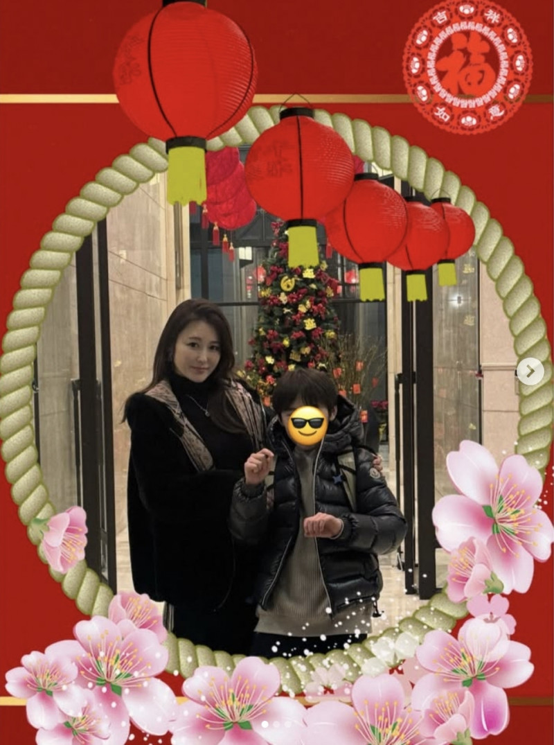 麻衣的10歲兒子快到她肩頭高。（翻攝自IG）