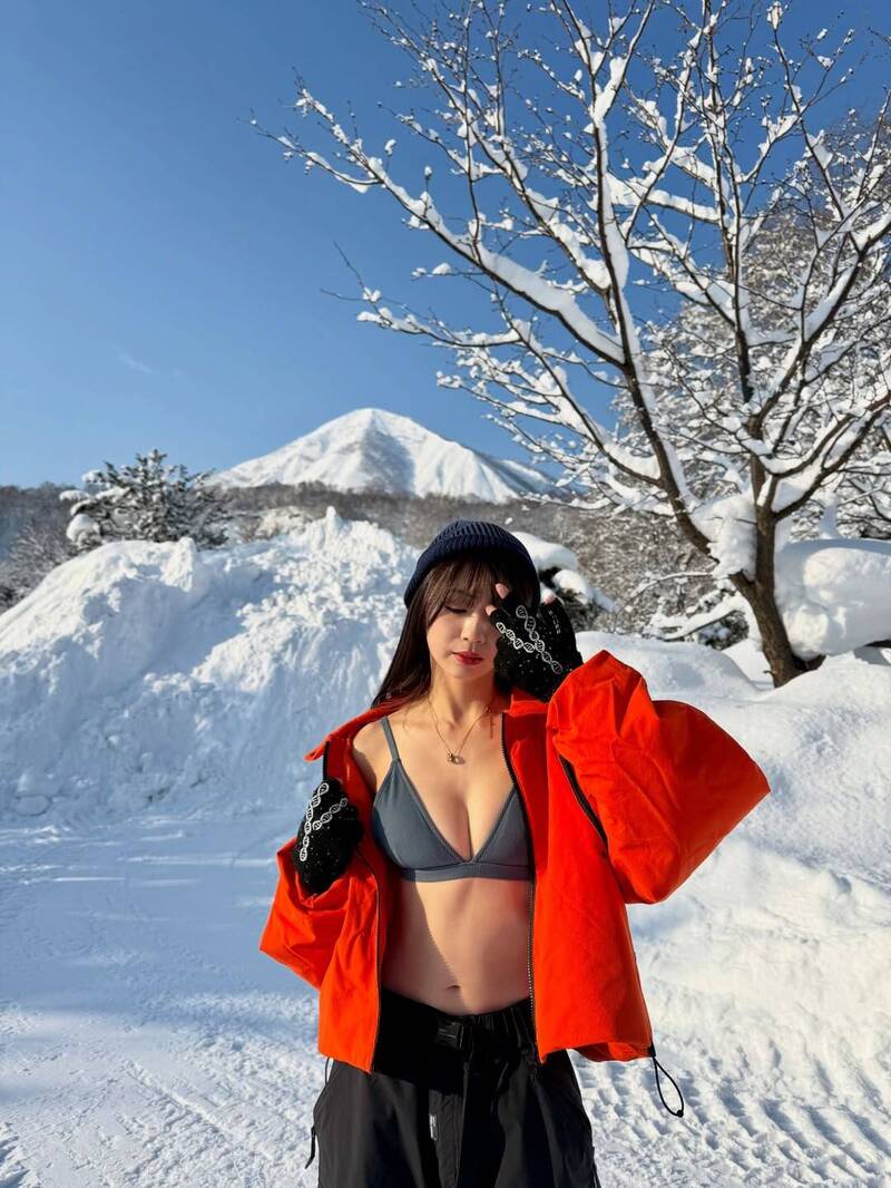 慈妹開玩笑：急著想有人疼，那可以去滑雪，包準你整身都疼。（翻攝自IG）