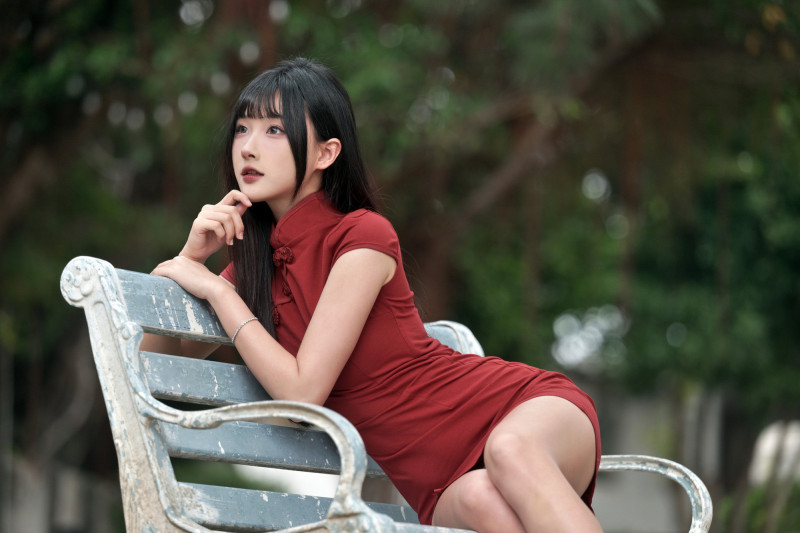 紅色不只是節慶的顏色，也是紫嫣替自己點燃的野心之火。（記者王藝菘攝）