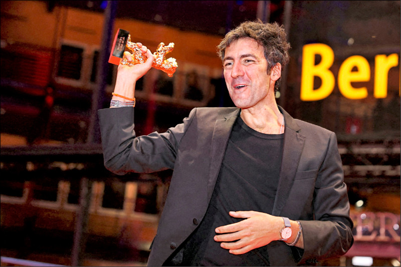 第76屆柏林影展》Yellow Letters政治味擒金熊 桑德拉惠勒二度封后笑擁銀熊