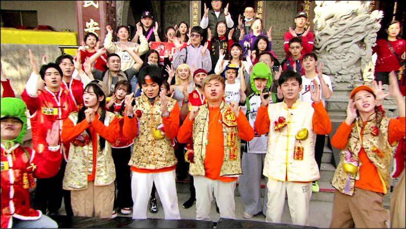 胡瓜開工豪撒獎金 化身龜王稱霸戰局