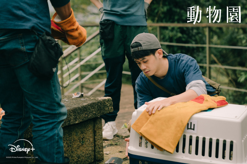 李淳在《動物園》擔任動物保育員。（Disney+提供）