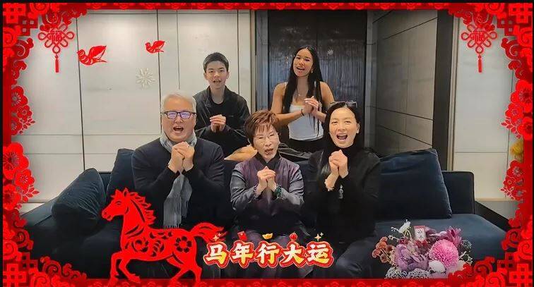 林瑞陽一家也在過年間與洪秀柱合體祝賀。（圖截自張庭微博）