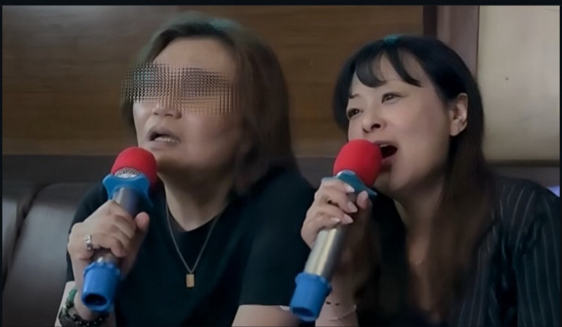 知名創作人謝宥慧（右）為閨密小恬打氣。（翻攝自IG）