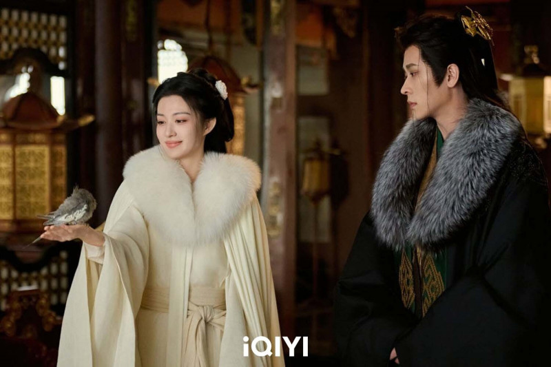 王楚然（左）與丞磊在《成何體統》雙雙穿書。（愛奇藝國際版提供）