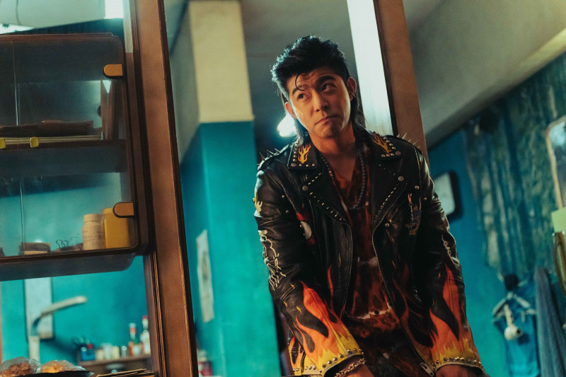 王柏傑在《乩身》顛覆既定神明形象。（Netflix提供）