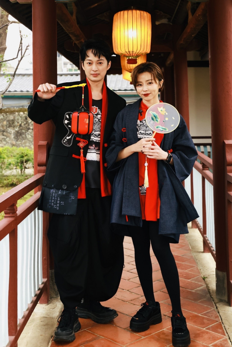 于浩威（左）、王瞳期許2026霸氣樂團演出順利、發專輯。（民視提供）