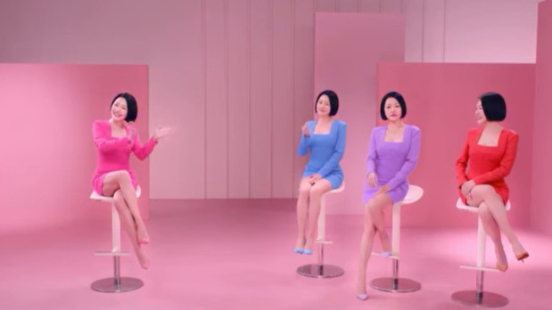 小S在影片中一人分飾四角。（翻攝自IG）