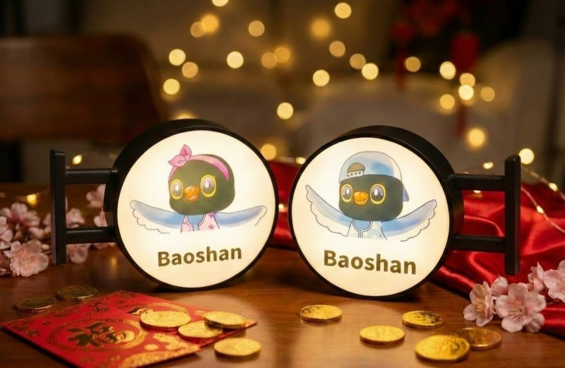 寶山吉祥物「藍寶嘎」與「寶寶嘎」造型小燈箱。（寶山鄉公所提供）