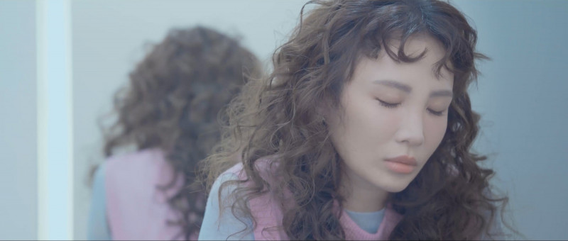 《深度安靜》找來金曲歌后魏如萱親自創作演唱宣傳曲並拍攝MV。（風起娛樂提供）