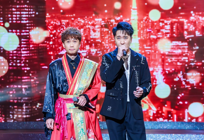 吳欣達（左）穿改良式和服造型被笑做是「泰國洗」。（中視提供）