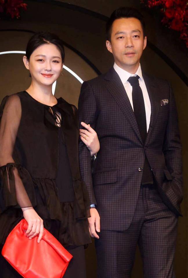 張蘭說當年汪小菲（右）與大S離婚，自己也是透過直播間觀眾留言才知道。（翻攝自臉書）