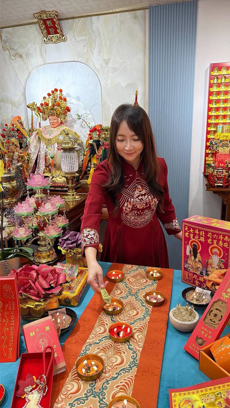 命理老師提醒，把握「六星連珠」這股罕見的宇宙能量，轉化為個人成長與轉運的契機。（菲菲老師提供） 