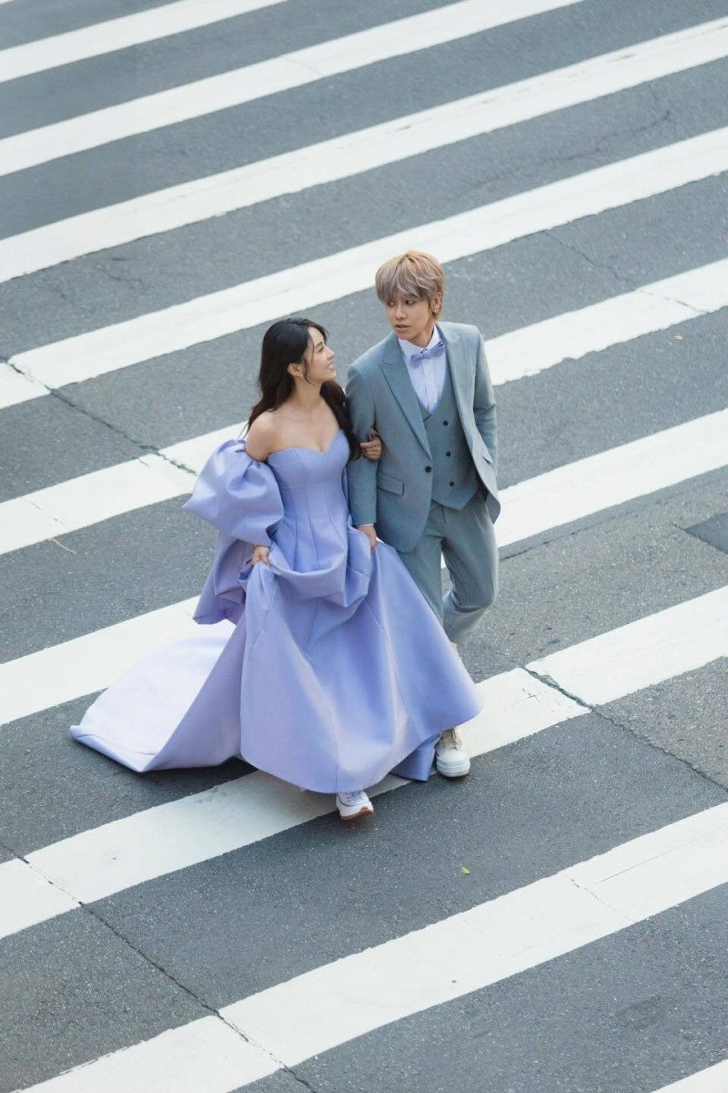 鼓鼓曬出與大元的婚紗照。（翻攝臉書）