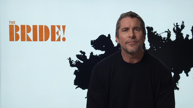 克里斯汀貝爾宣傳《科學新娘！》，接受本報專訪。（華納兄弟提供）