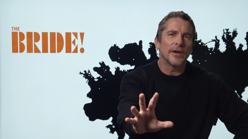 克里斯汀貝爾笑說《科學新娘！》其他演員都很棒，自己還好。（華納兄弟提供）