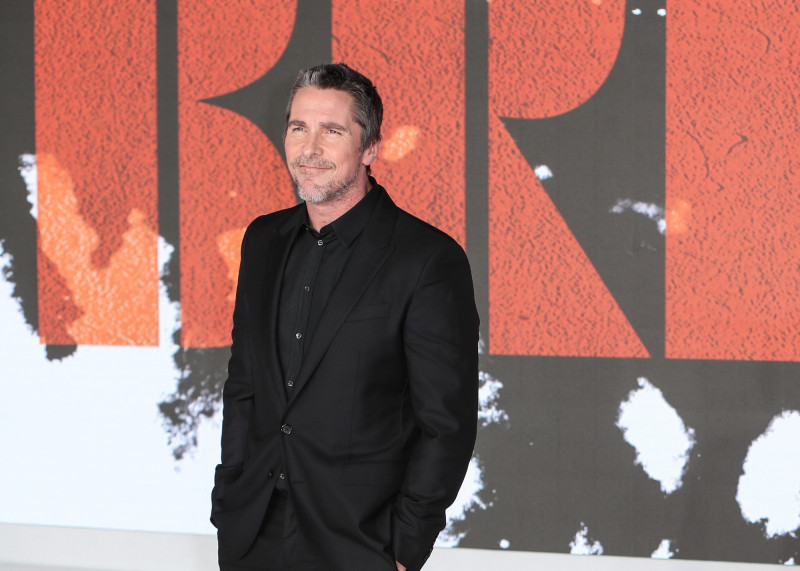 克里斯汀貝爾帥氣出席《科學新娘！》倫敦首映會。（達志影像）