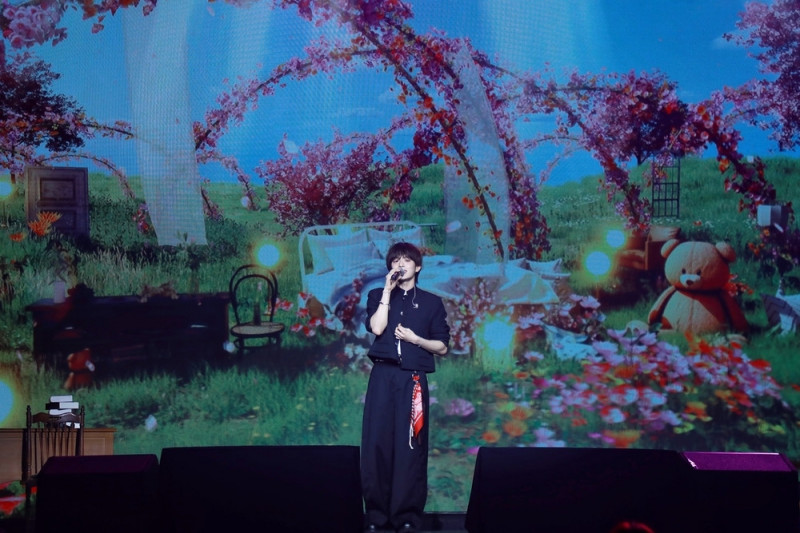 VERIVERY岡旻獨自演出，看到粉絲支持力挺，心情激動。（網銀國際影視提供）