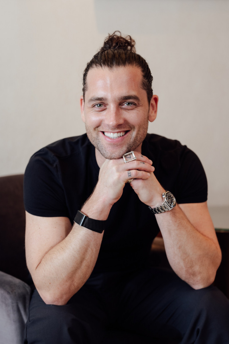 英國音樂劇演員布萊德利賈登再度來台開唱。（寬宏藝術提供）