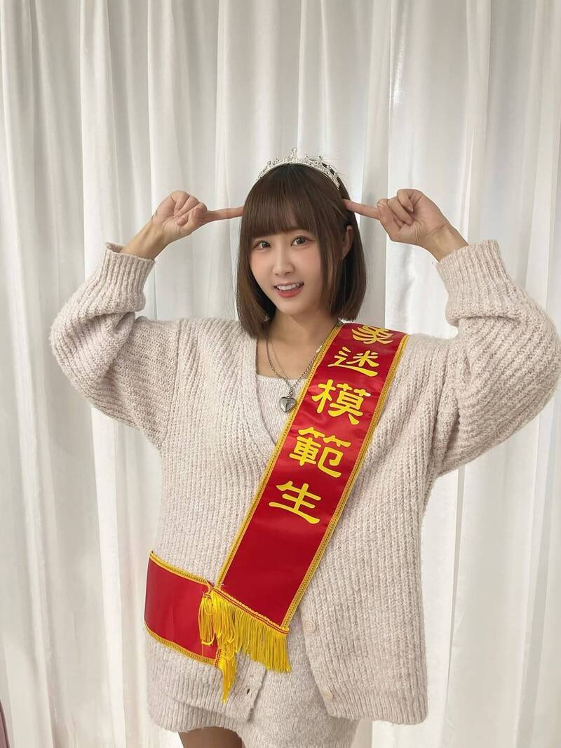 希希覺得自己應該像太陽一樣帶給大家正能量，但現在卻只想哭。（翻攝自IG）