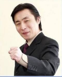 日本漫畫家栗田和明對自身犯行毫無悔意，出庭時甚至大笑，遭批人渣。（翻攝自X）