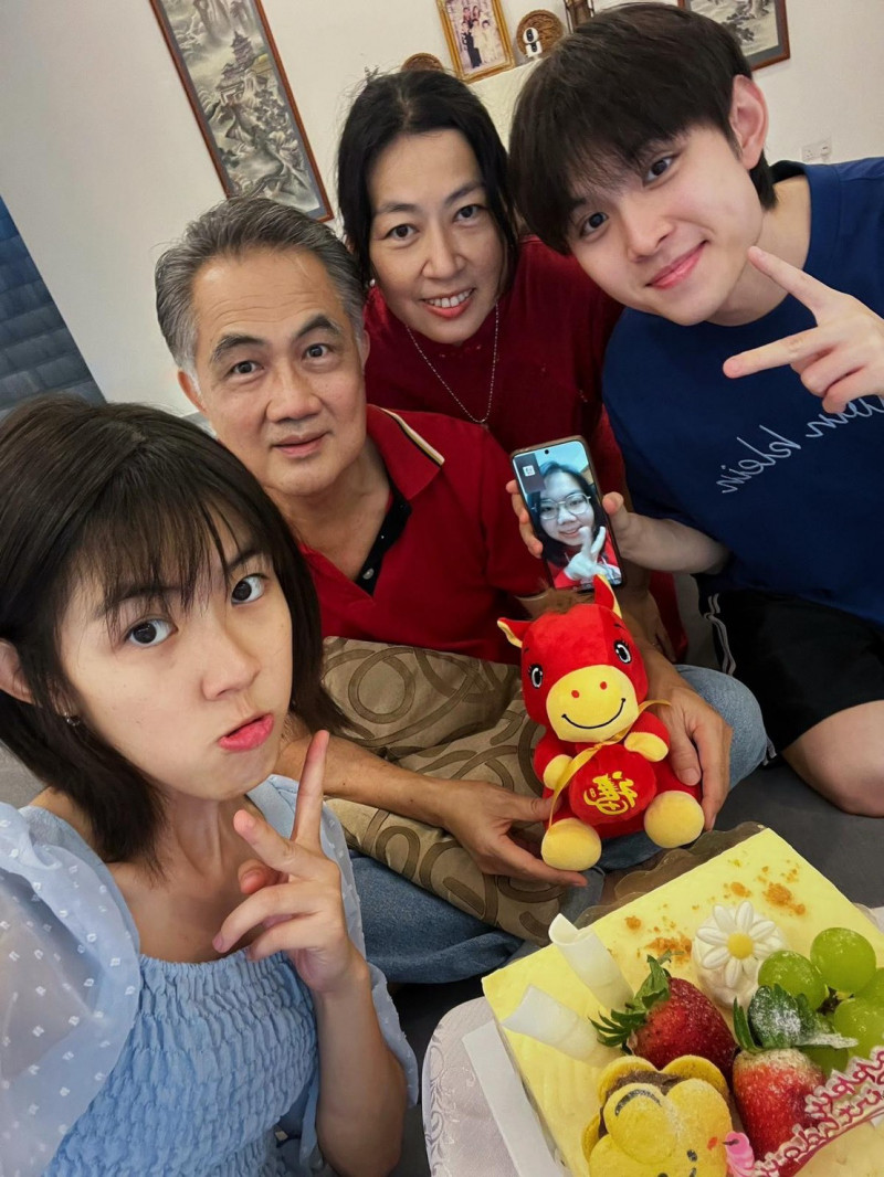 鄺澤東返馬探親。（天元娛樂提供）