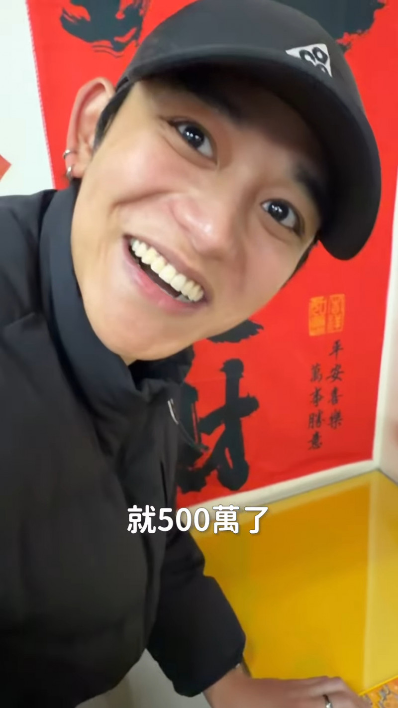 LUCAS黃旭熙玩刮刮樂差點中500萬。（翻攝自LUCAS IG）