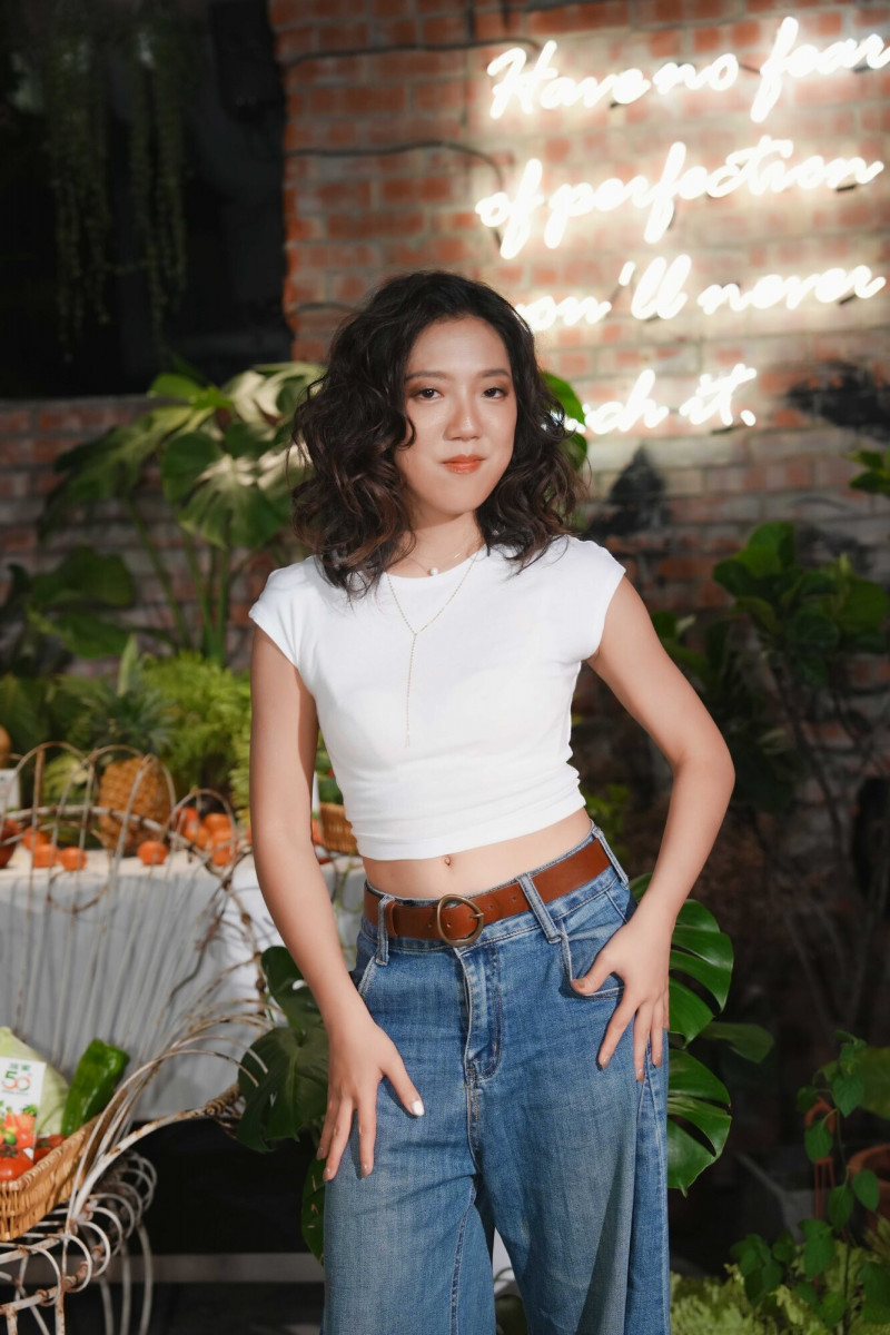 李竺芯幽默說下巴長是長壽象徵。（果核音樂玫瑰森林農場提供）