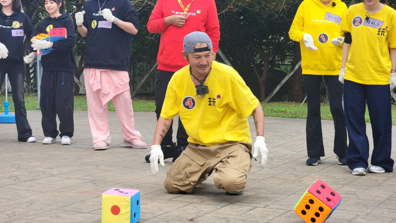 「這次都聽我的！」KID 慶生享有特權。（綜藝玩很大提供）