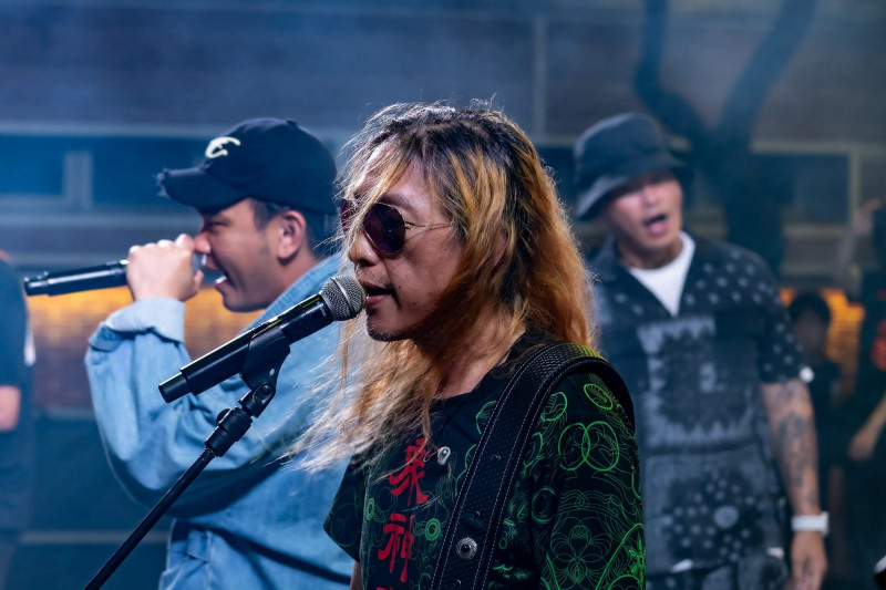 董事長樂團貝斯手爆「林義雄睡過我家」 驚揭10歲遭監控陰影