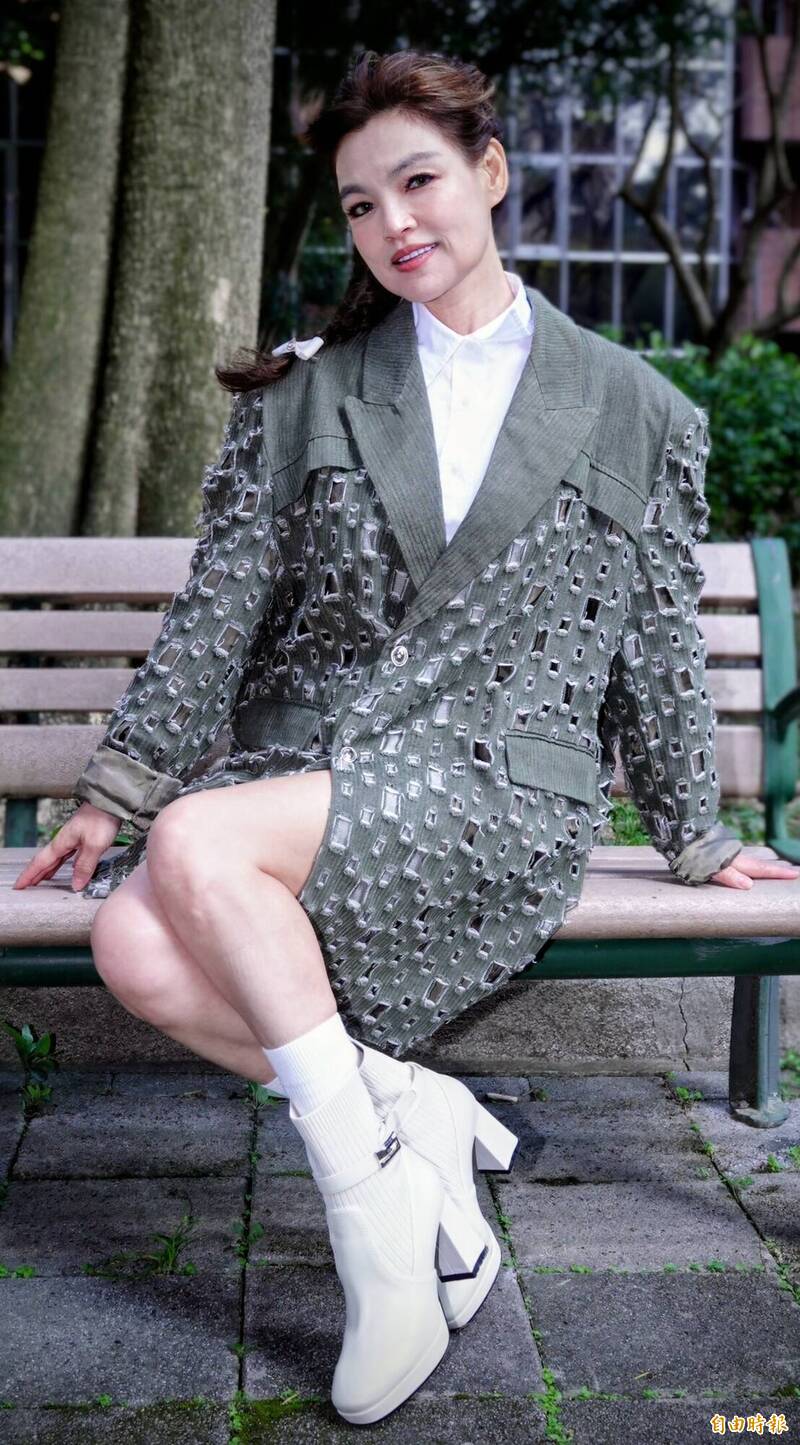 「美魔女歌手」談詩玲推出新專輯《神鵰俠侶》。（記者潘少棠攝）