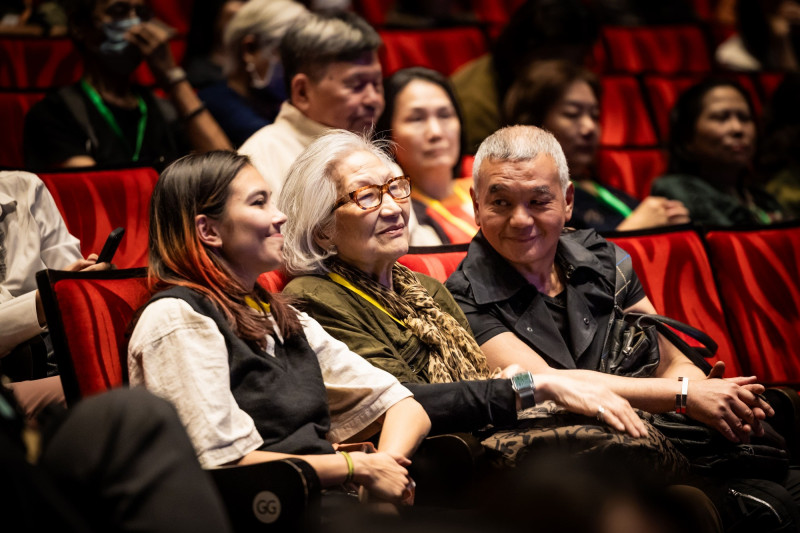 徐安娜與親友都現身力挺《讓建築歌唱～徐亞英的交響人生》。（牽猴子提供）