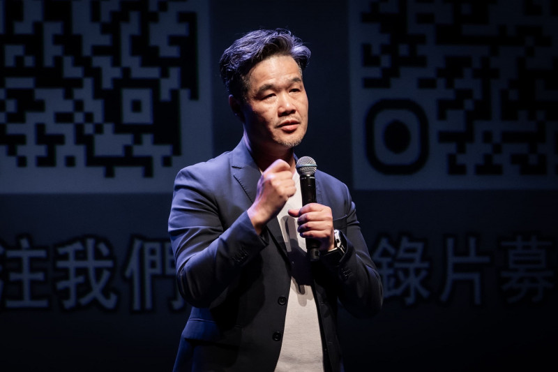 導演楊守義出席《讓建築歌唱～徐亞英的交響人生》首映，追思徐亞英。（牽猴子提供）