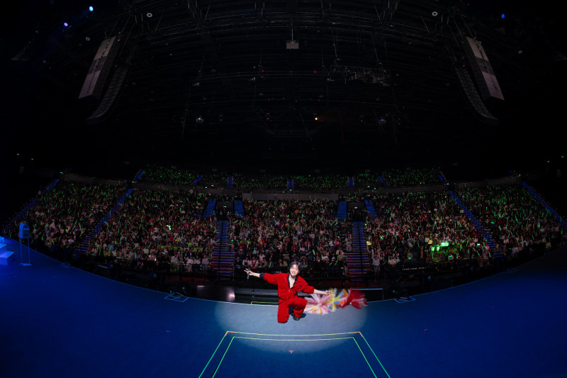 張棟樑與現場歌迷合影留念。（張棟樑第二十一個故事巡演官方提供）