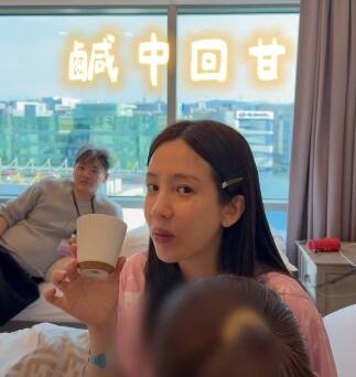 愛雅的老公（左）和親朋好友們一起品嘗愛雅母乳的味道。（翻攝自臉書）