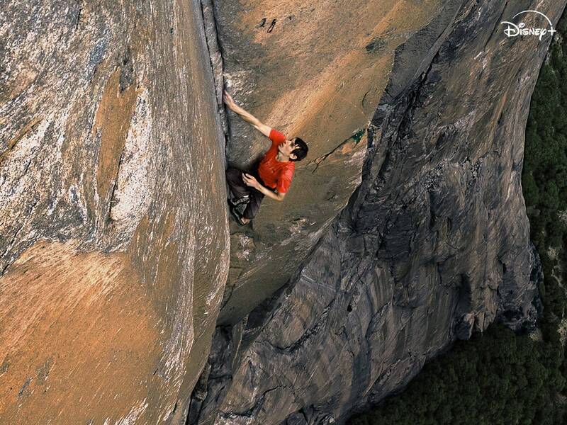 2017年霍諾德無繩攀登優勝美地酋長岩，被拍成紀錄片《赤手登峰》。（資料照，Disney+提供）
