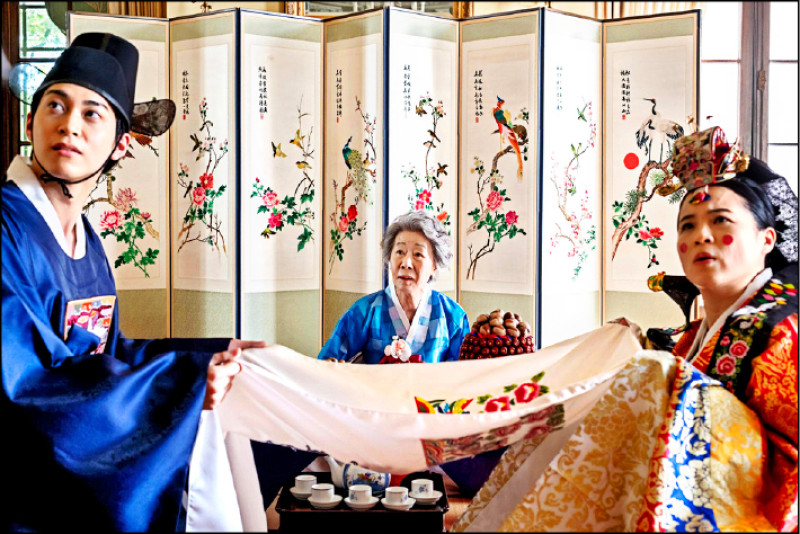 美國版《囍宴》不僅將角色更動成兩對同志男女，婚禮也改為韓式。（UIP提供）