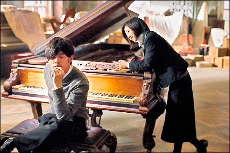 《不能說的‧秘密》秀琴技，成為經典橋段。（鴻聯國際提供）