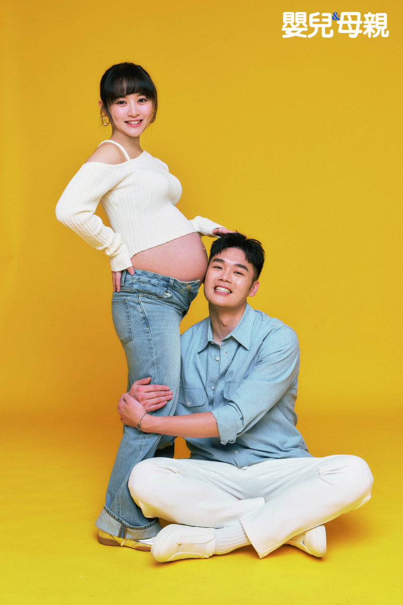 王齊麟、陳詩媛合體拍封面。（《嬰兒與母親》雜誌提供）