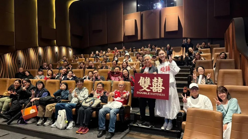 余香凝、田啟文代表《雙囍》香港隊在香港宣傳。（翻攝自IG）