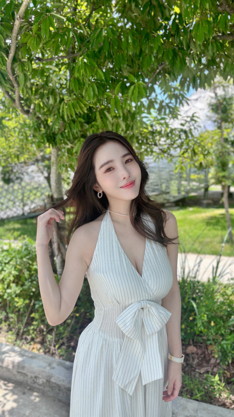 朱琦郁不只主持活動，也在房地產介紹上有一席之地。（朱琦郁提供）