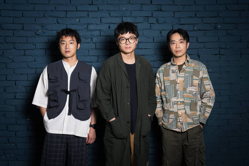 拍謝少年貝斯手薑薑（左起）、吉他手維尼、鼓手宗翰。（海口味提供）