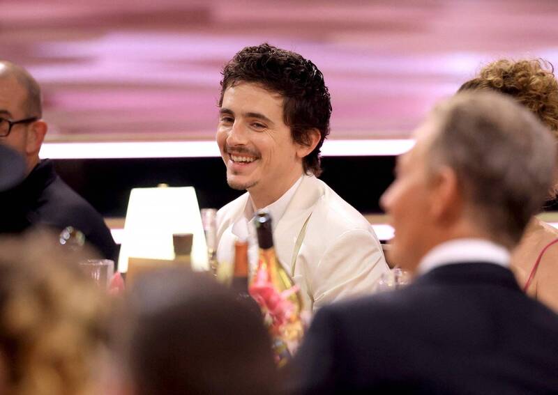 原先外界普遍看好「甜茶」提摩西夏勒梅，認為他是奧斯卡影帝大熱門。（法新社）