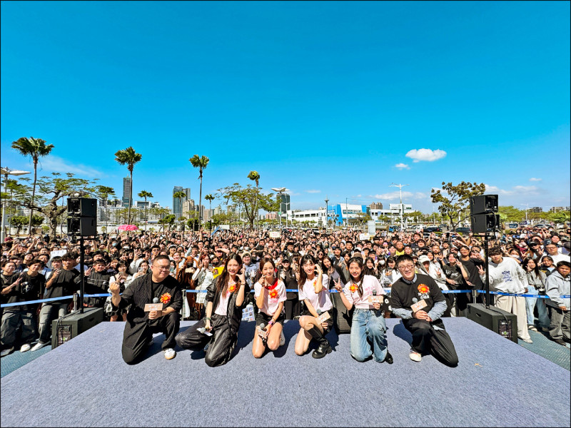 《陽光女子合唱團》票房破7億，導演、演員南下舉行感恩謝票會，感謝影迷們的支持。（壹壹喜喜提供）