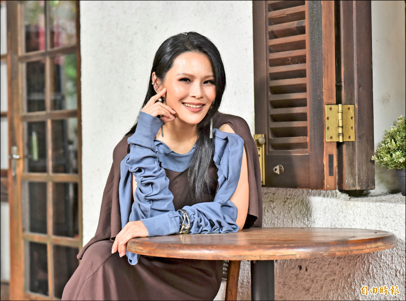 周蕙笑曝小時候被媽媽用金元寶換走紅包，如今金價翻漲十幾倍。（記者陳奕全攝）