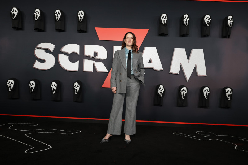妮芙坎貝爾回歸擔任《驚聲尖叫7》女主角，日前開心出席洛杉磯首映。（UIP提供）