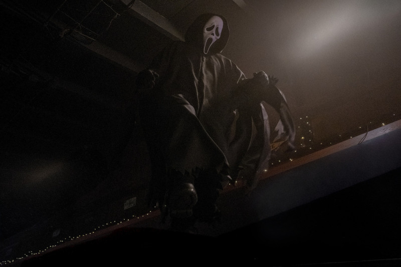 《驚聲尖叫7》鬼臉殺手依舊陰魂不散。（UIP提供）